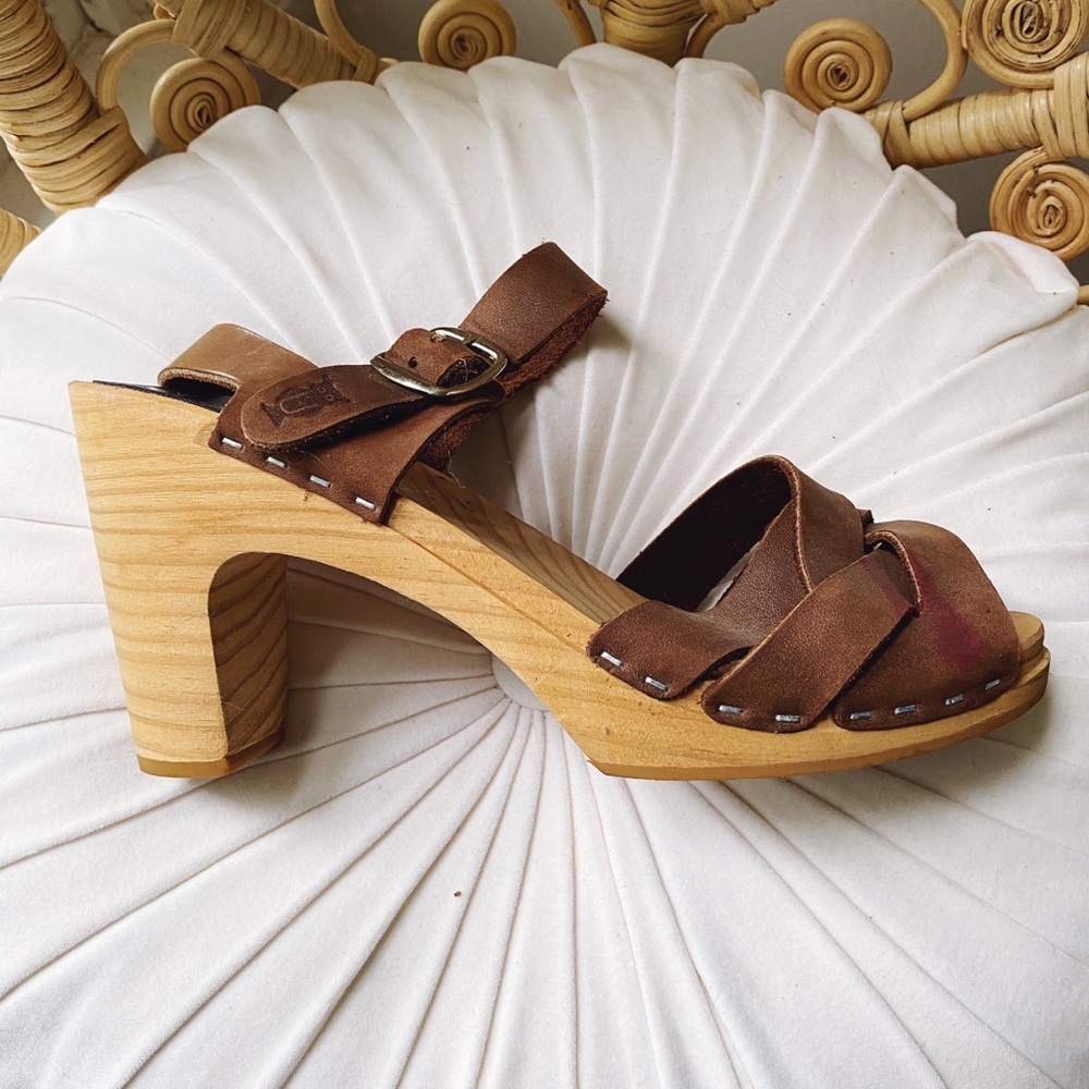 Ugglebo Super-High Brown Strappy Clogs